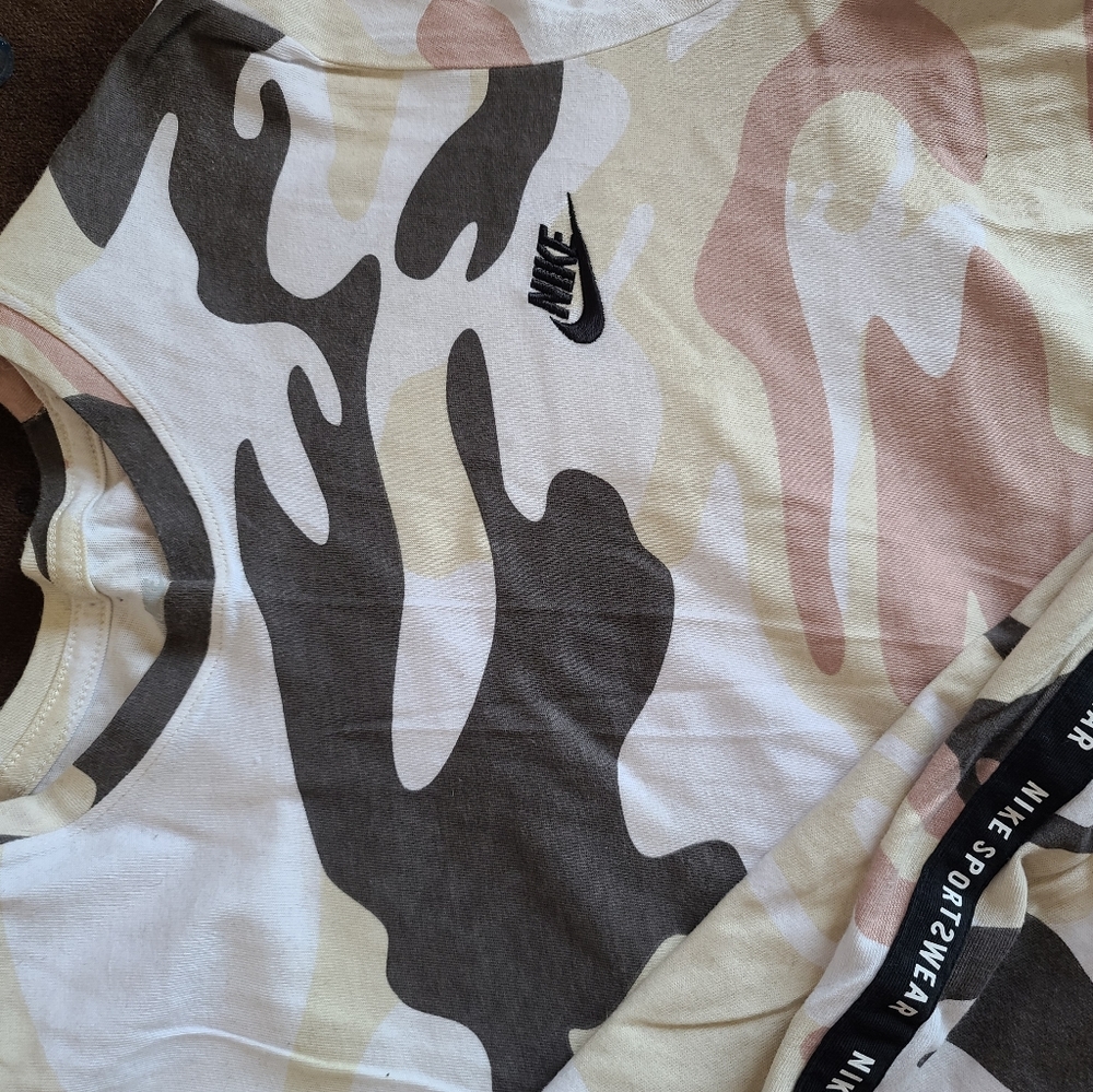 Nike camoflaudge sportswear